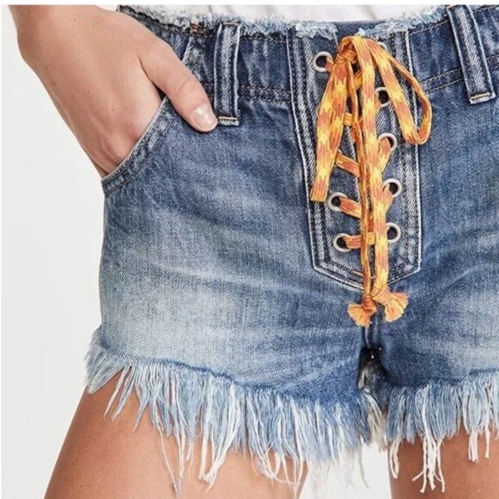 Free People We The Free Becket Lace Up Frayed Denim Cut Off Shorts Womens Sz 29